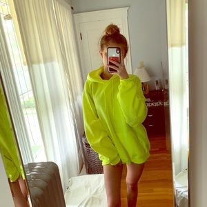 Neons yellow sweatshirt